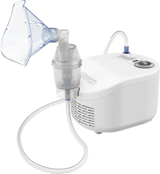 Cichy i łatwy w użyciu inhalator/nebulizator NE-C101 Essential japońskiej marki Omron,  dla całej  rodziny przeznaczony do terapii dolnych i górnych dróg oddechowych